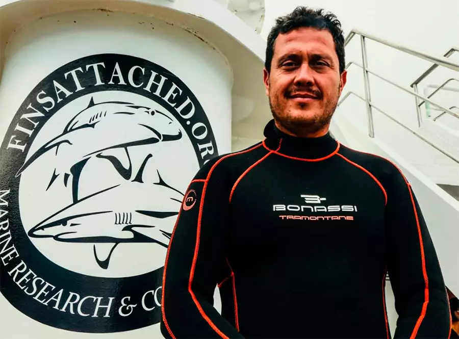 luis-javier-sandoval-portrait-mexican-underwater-photographer